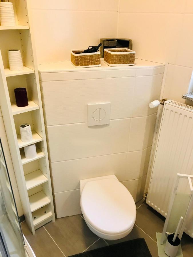 Top Renoviertes Apartement In Bester Lage Von Homburg- 5 Fussminuten Zur Uniklinik Гомбург Екстер'єр фото